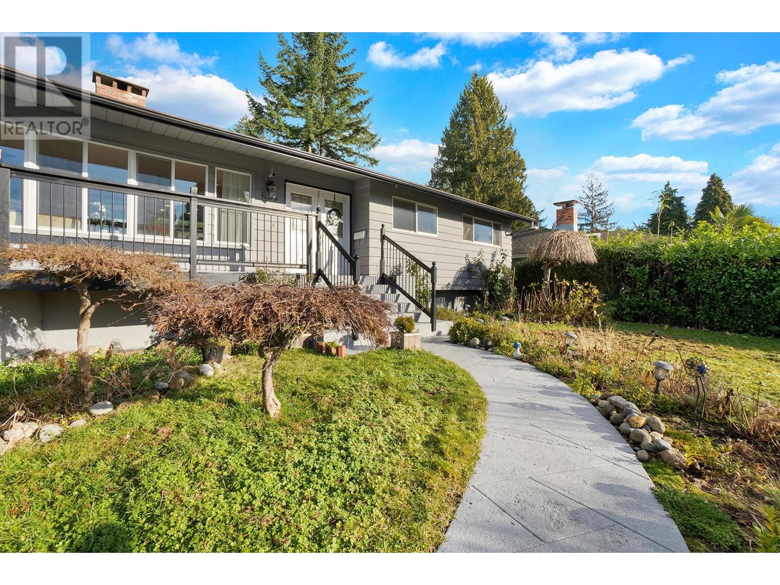 638 Elstree Place, North Vancouver, British Columbia  V7N 2Y3 - Photo 4 - R3000287
