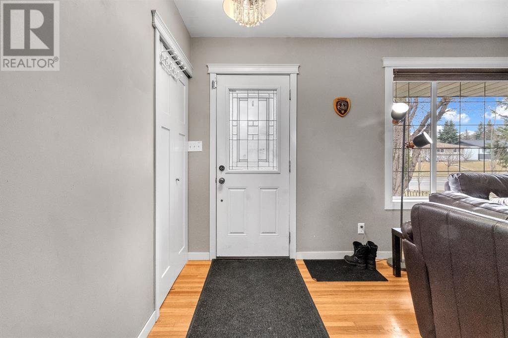 Property at 284 Acadia Drive SE image 2