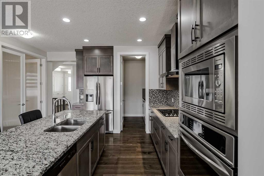 Property at 55 Walden Place SE image 4
