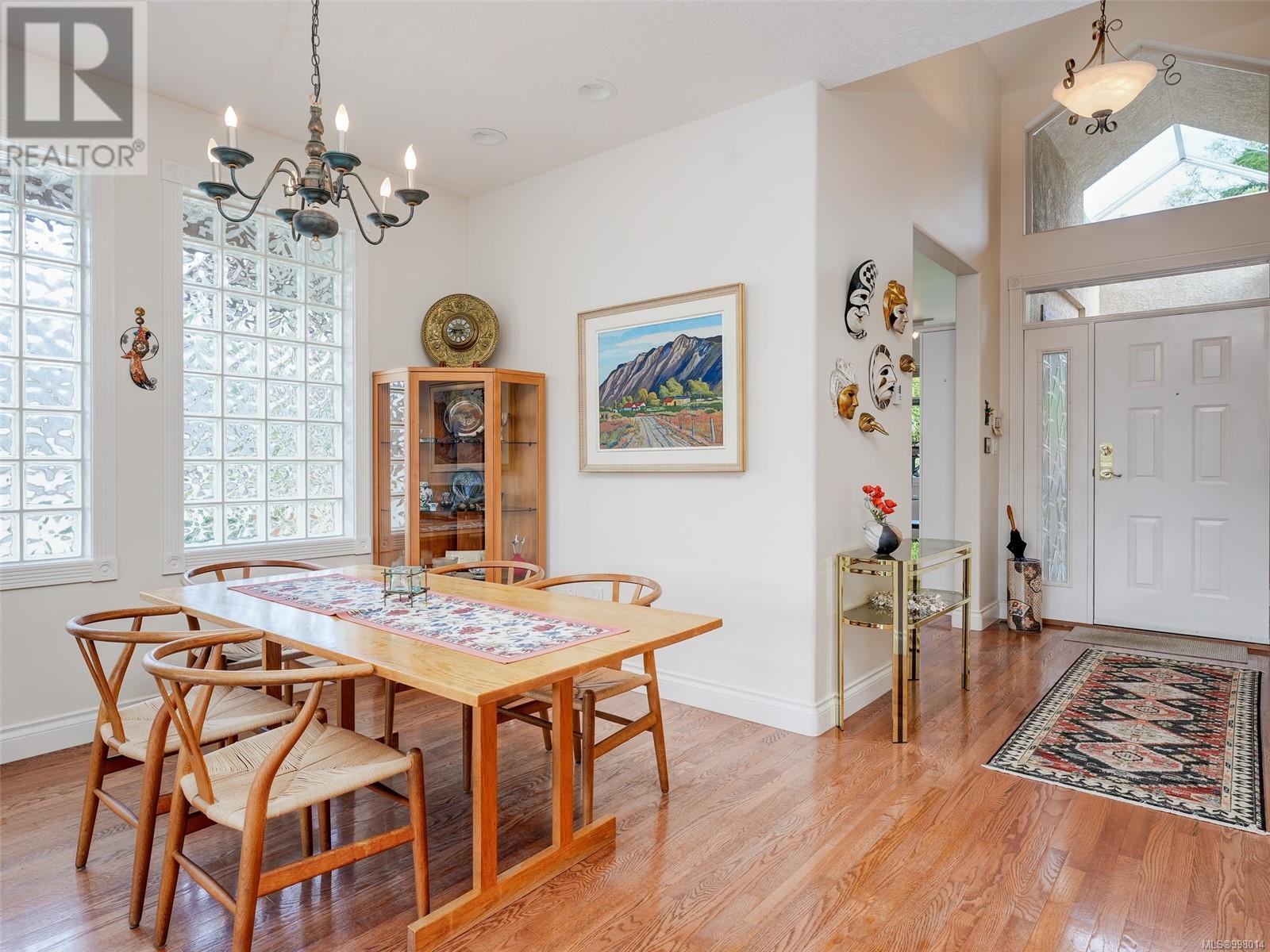 Property at 7064 Brentwood Dr image 4