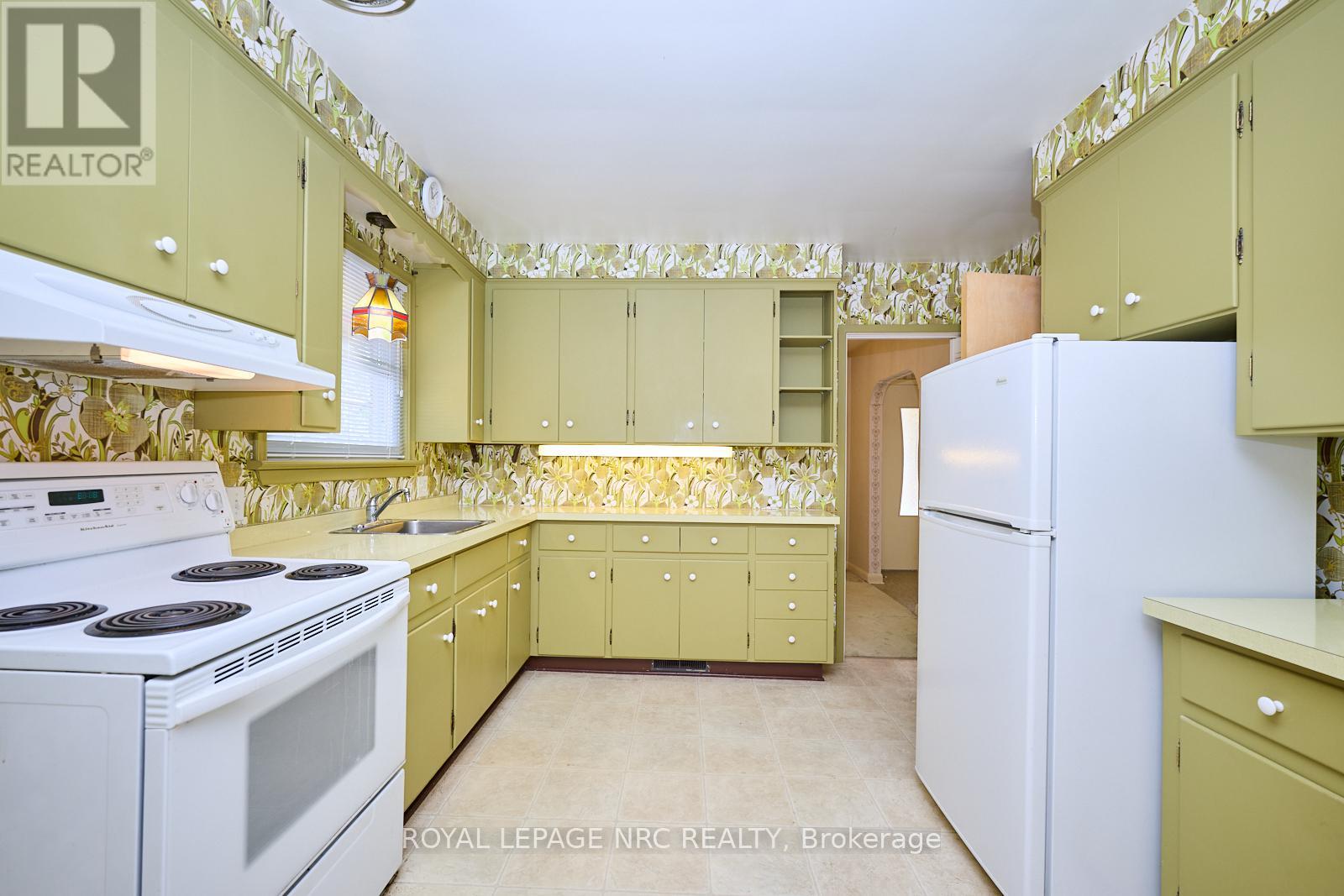 90 Glenridge Avenue, St. Catharines, Ontario  L2R 4X3 - Photo 8 - X12134391