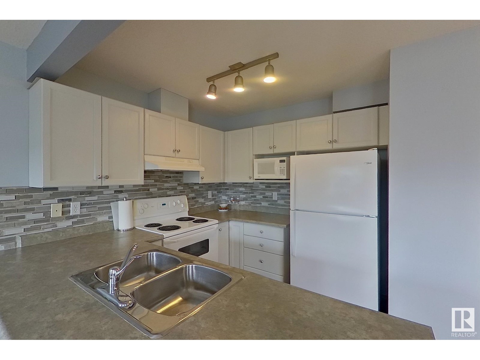 Property at #87 16823 84 ST NW image 5