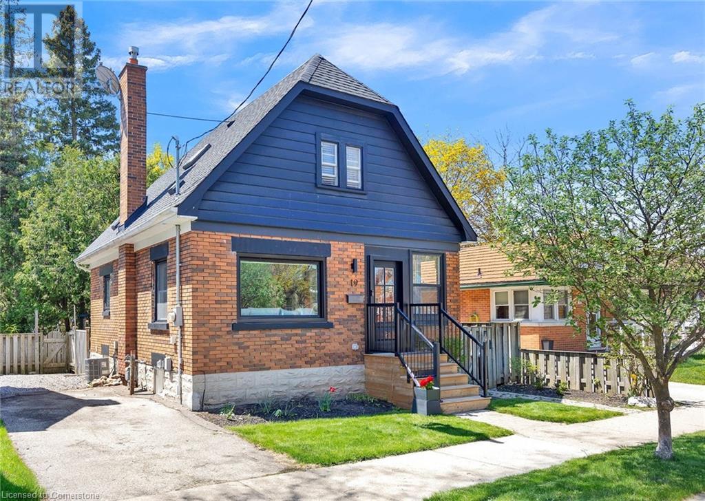 Property at 19 DUNBAR Road N image 1