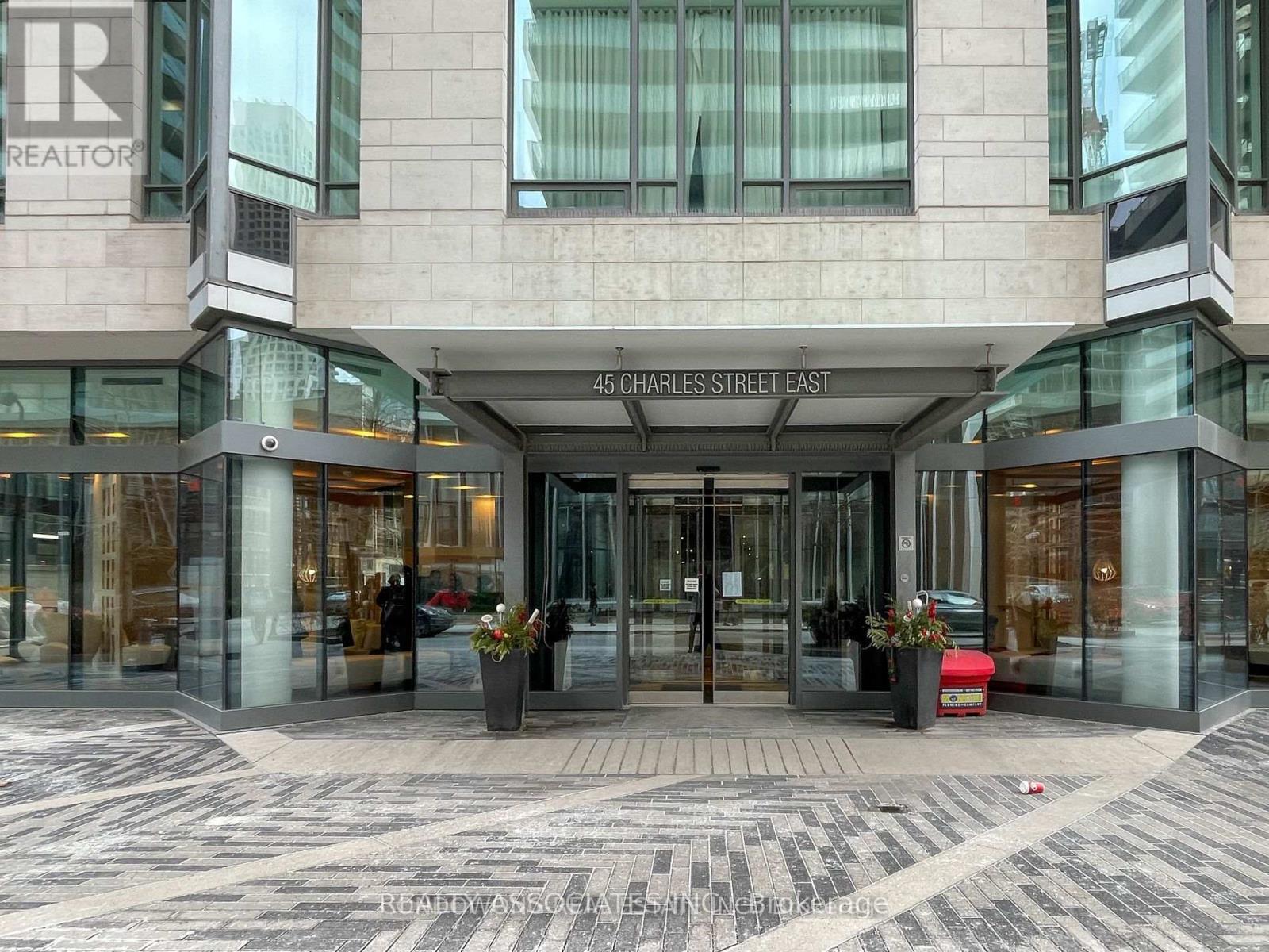 807 - 45 Charles Street E, Toronto, Ontario  M4Y 0B8 - Photo 2 - C12134009