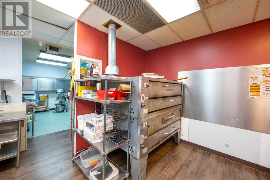 123 Pizza Avenue Sw, Calgary, Alberta  T2R 1B8 - Photo 4 - A2217963