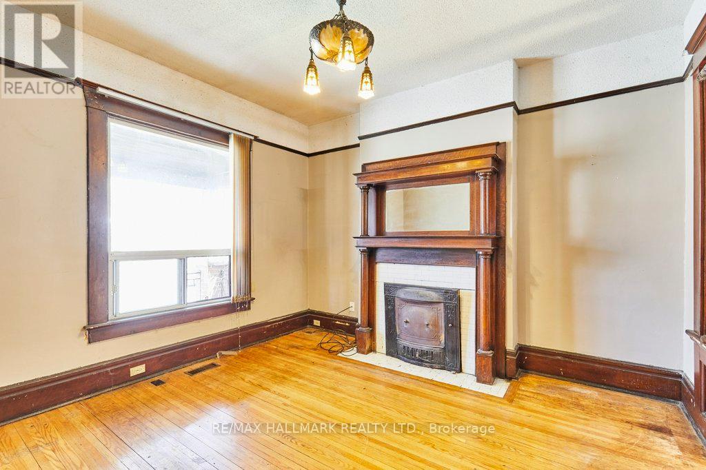 116 Hiawatha Road, Toronto (Greenwood-Coxwell), Ontario  M4L 2X8 - Photo 10 - E12134170