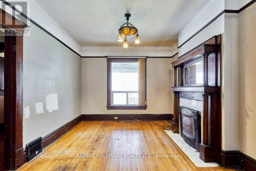 116 Hiawatha Road, Toronto (Greenwood-Coxwell), Ontario  M4L 2X8 - Photo 12 - E12134170