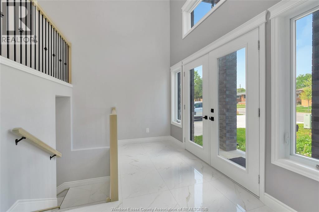 Property at 1228 TOURANGEAU image 2