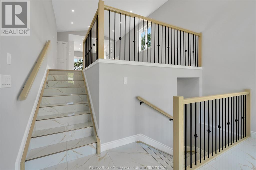 Property at 1228 TOURANGEAU image 3
