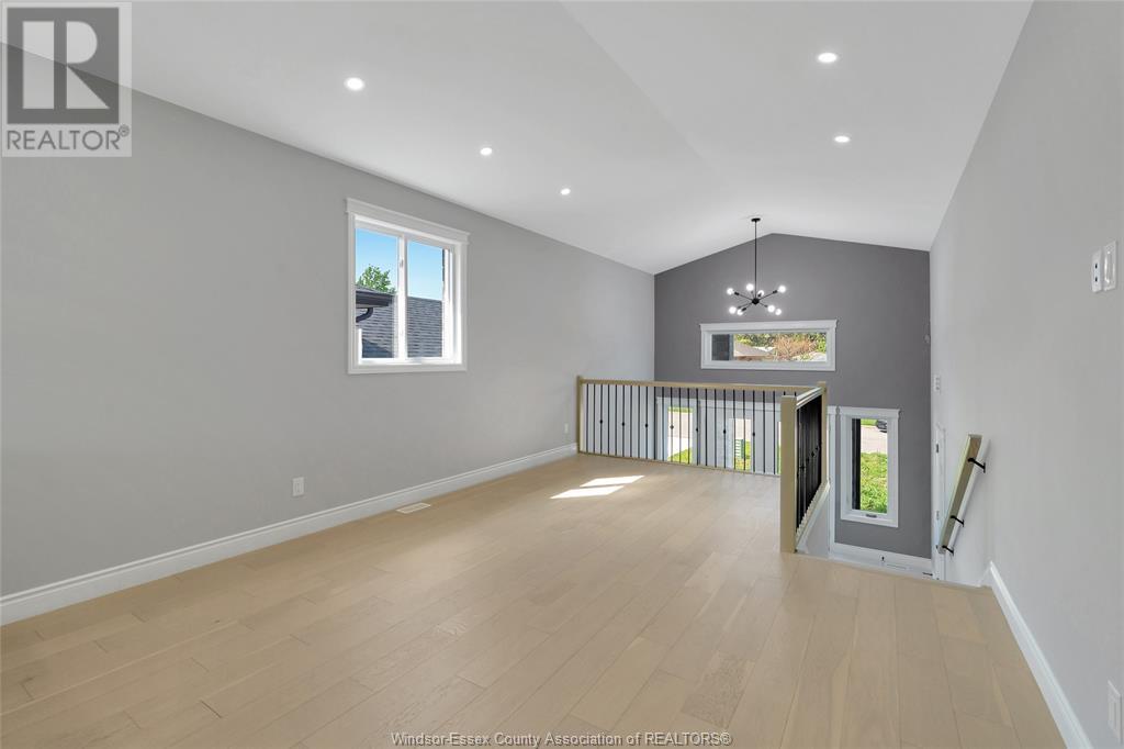 Property at 1228 TOURANGEAU image 4