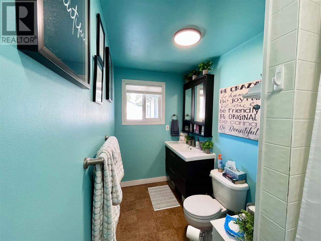 114 Poboktan Road, Hinton, Alberta  T7V 1G6 - Photo 22 - A2219054