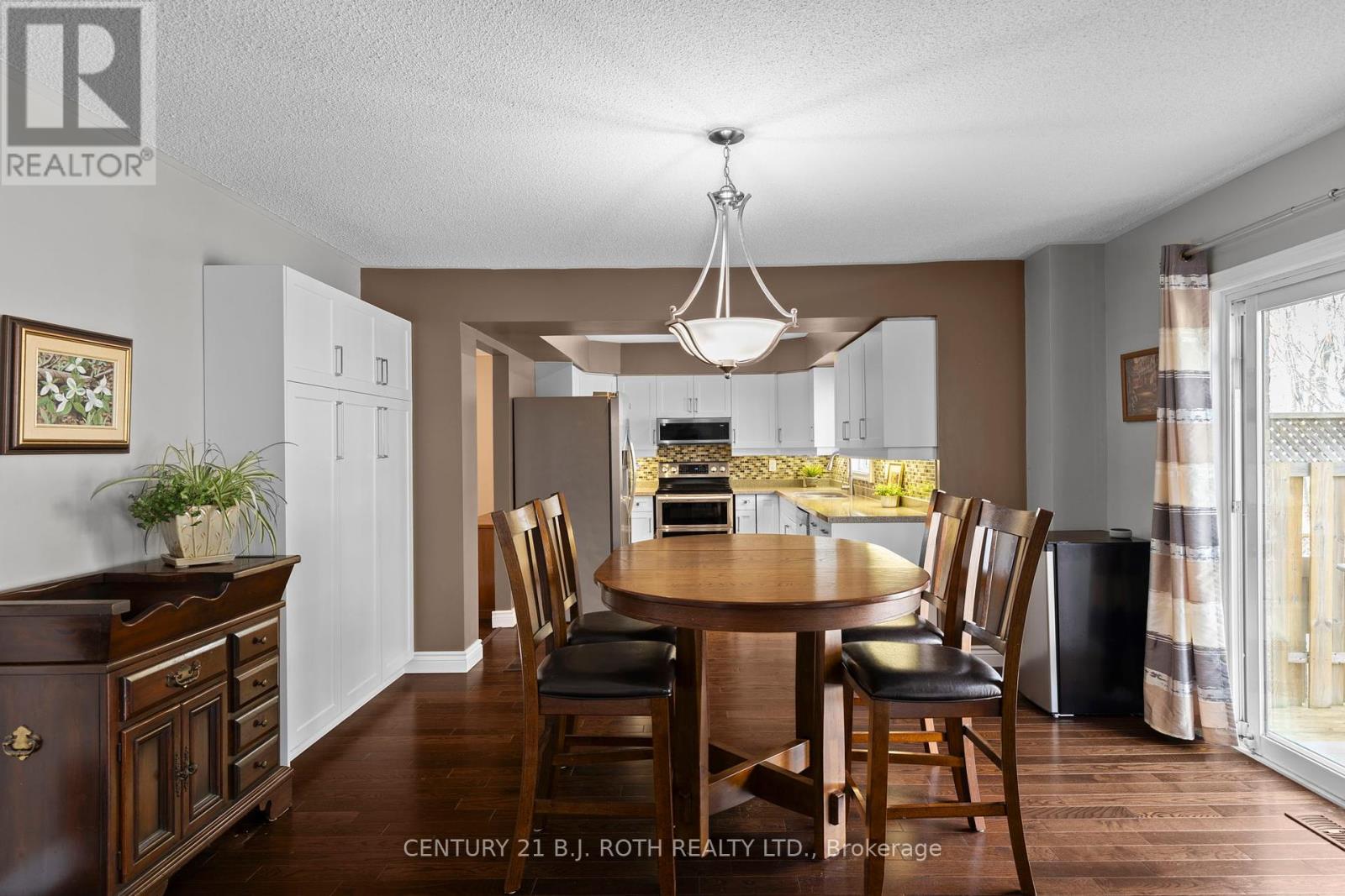 18 Irwin Drive, Barrie, Ontario  L4N 7A6 - Photo 16 - S12134207