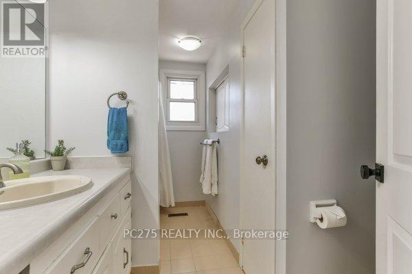 221 Admiral Drive, London East, Ontario  N5V 1H9 - Photo 14 - X12134439