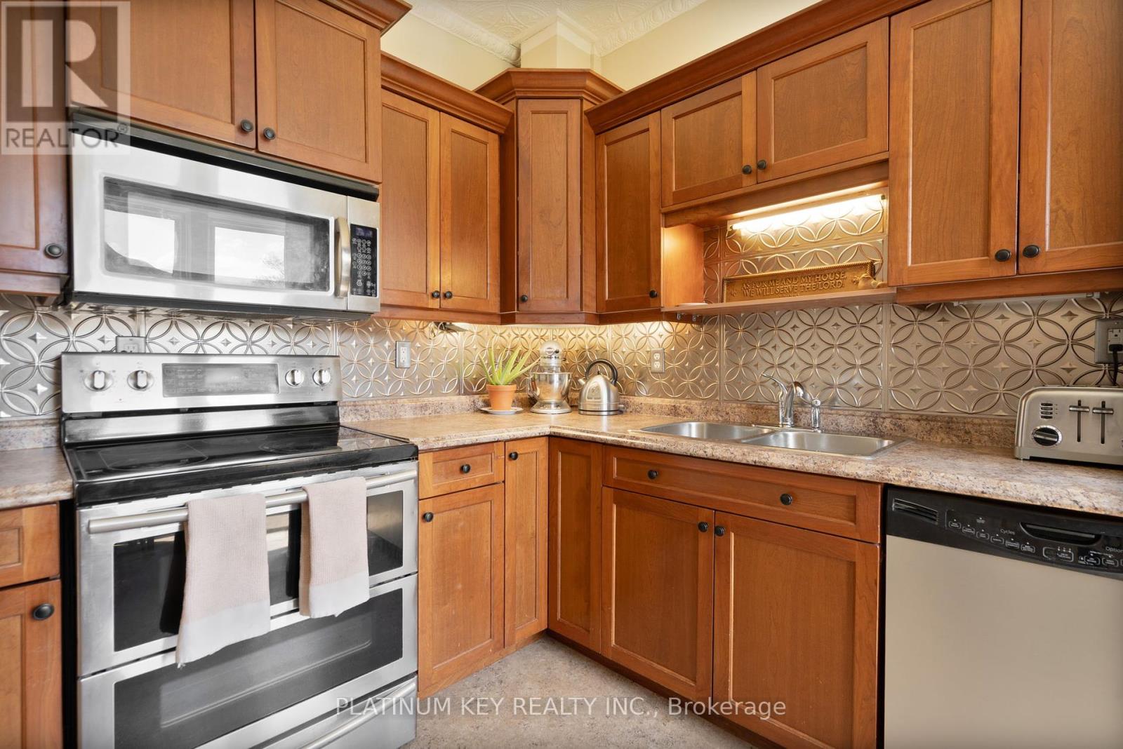 8562 Glendon Drive, Strathroy-Caradoc, Ontario  N0L 1W0 - Photo 11 - X12134471