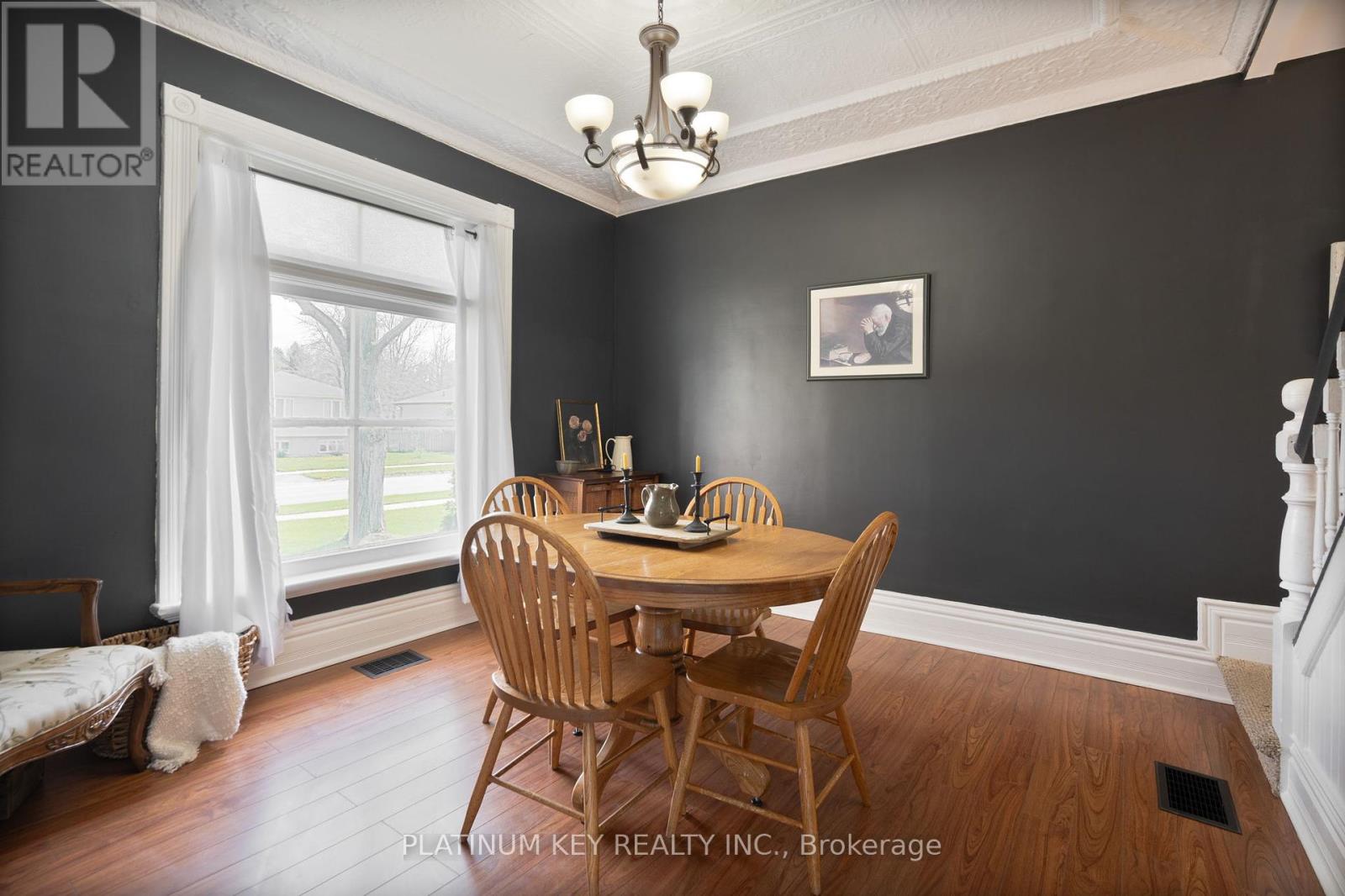 8562 Glendon Drive, Strathroy-Caradoc, Ontario  N0L 1W0 - Photo 12 - X12134471