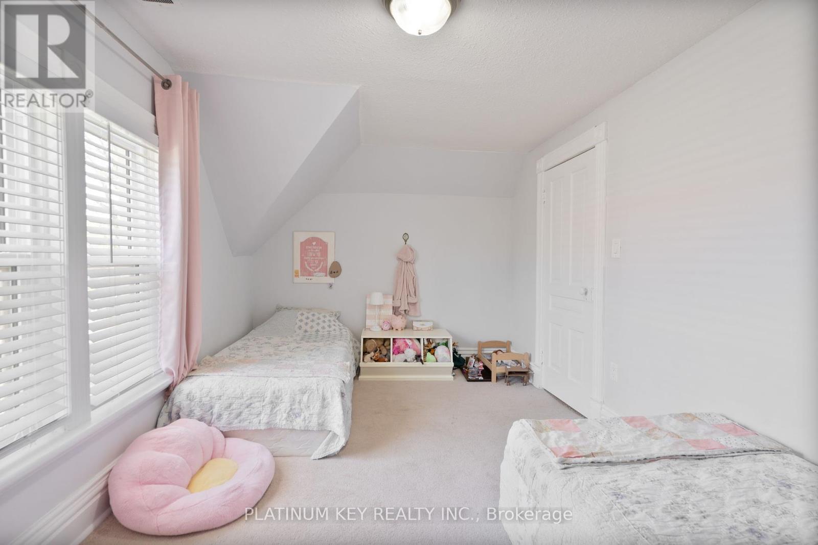 8562 Glendon Drive, Strathroy-Caradoc, Ontario  N0L 1W0 - Photo 18 - X12134471