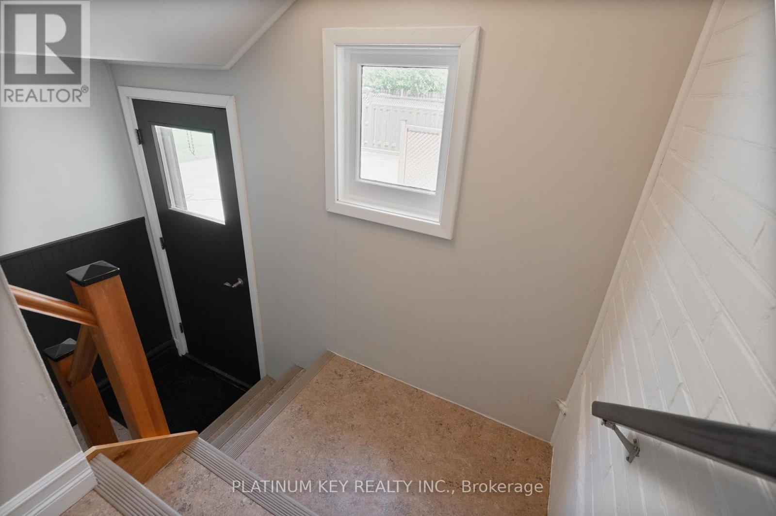 8562 Glendon Drive, Strathroy-Caradoc, Ontario  N0L 1W0 - Photo 26 - X12134471