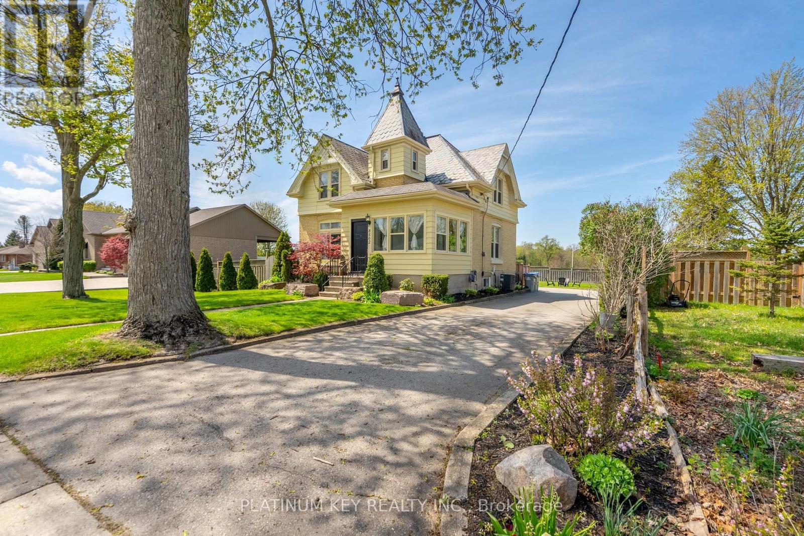 8562 Glendon Drive, Strathroy-Caradoc, Ontario  N0L 1W0 - Photo 3 - X12134471