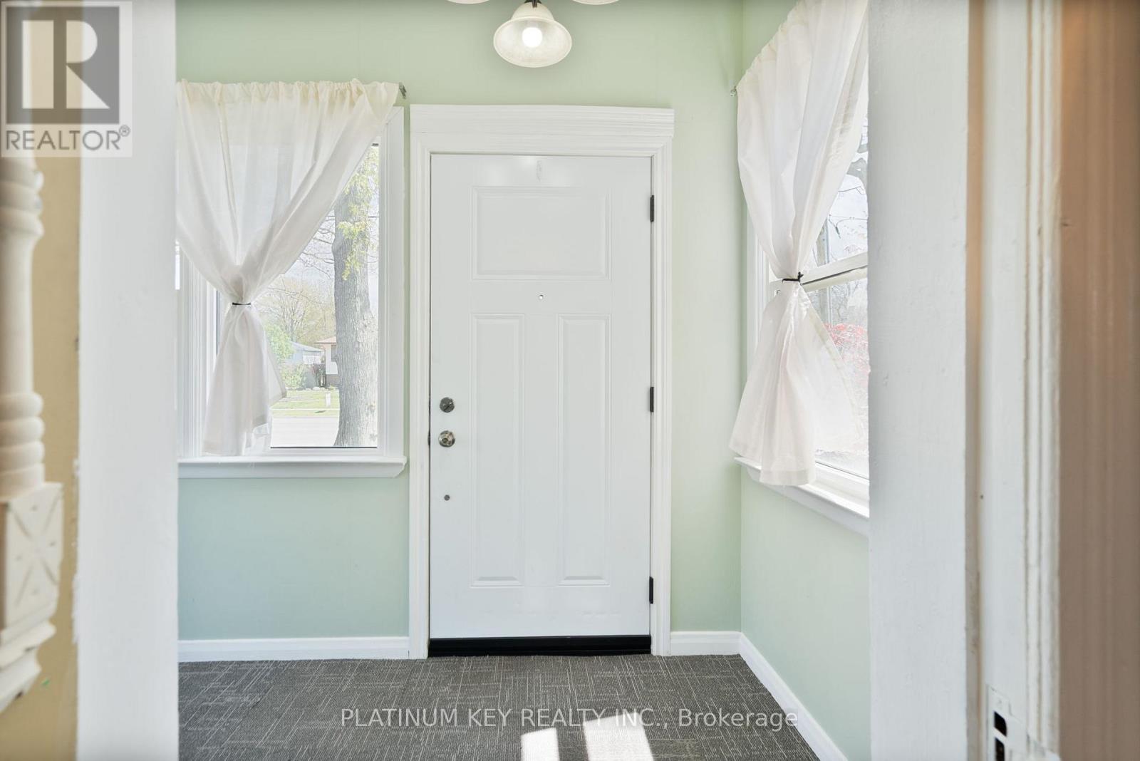 8562 Glendon Drive, Strathroy-Caradoc, Ontario  N0L 1W0 - Photo 5 - X12134471
