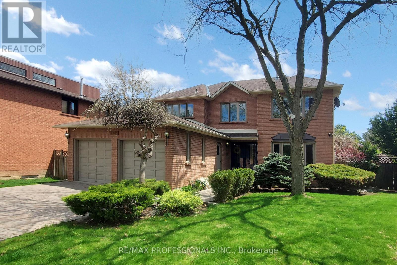 4183 Renoak Court, Mississauga (Creditview), Ontario  L5C 4K3 - Photo 3 - W12133019