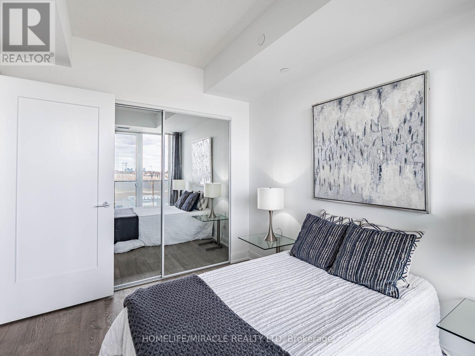 70 Annie Craig Drive, Toronto, Ontario  M8V 0G2 - Photo 12 - W12133901