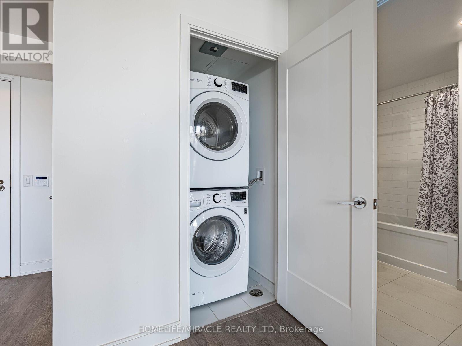 70 Annie Craig Drive, Toronto, Ontario  M8V 0G2 - Photo 16 - W12133901