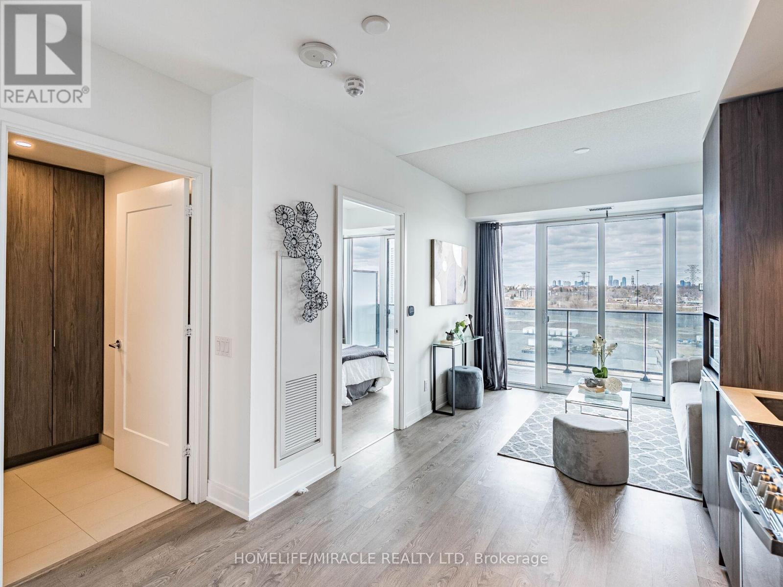 70 Annie Craig Drive, Toronto, Ontario  M8V 0G2 - Photo 4 - W12133901