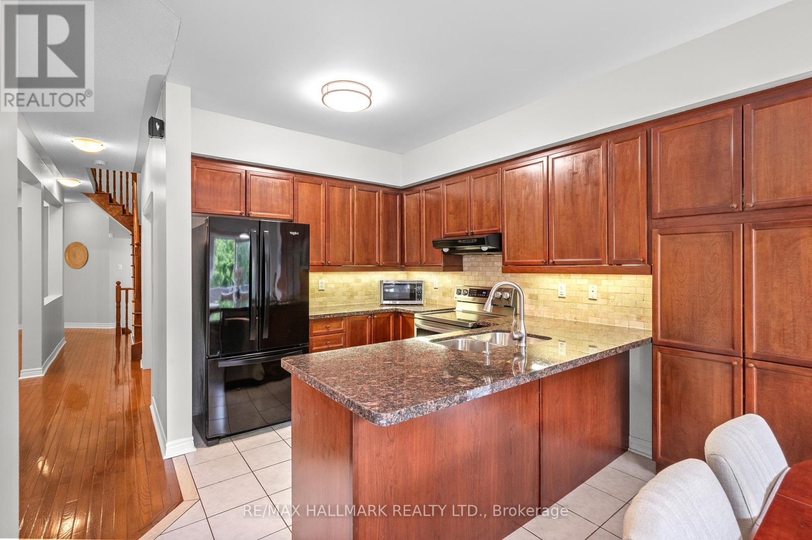 1530 Portsmouth Place, Mississauga, Ontario  L5M 7W1 - Photo 14 - W12133914