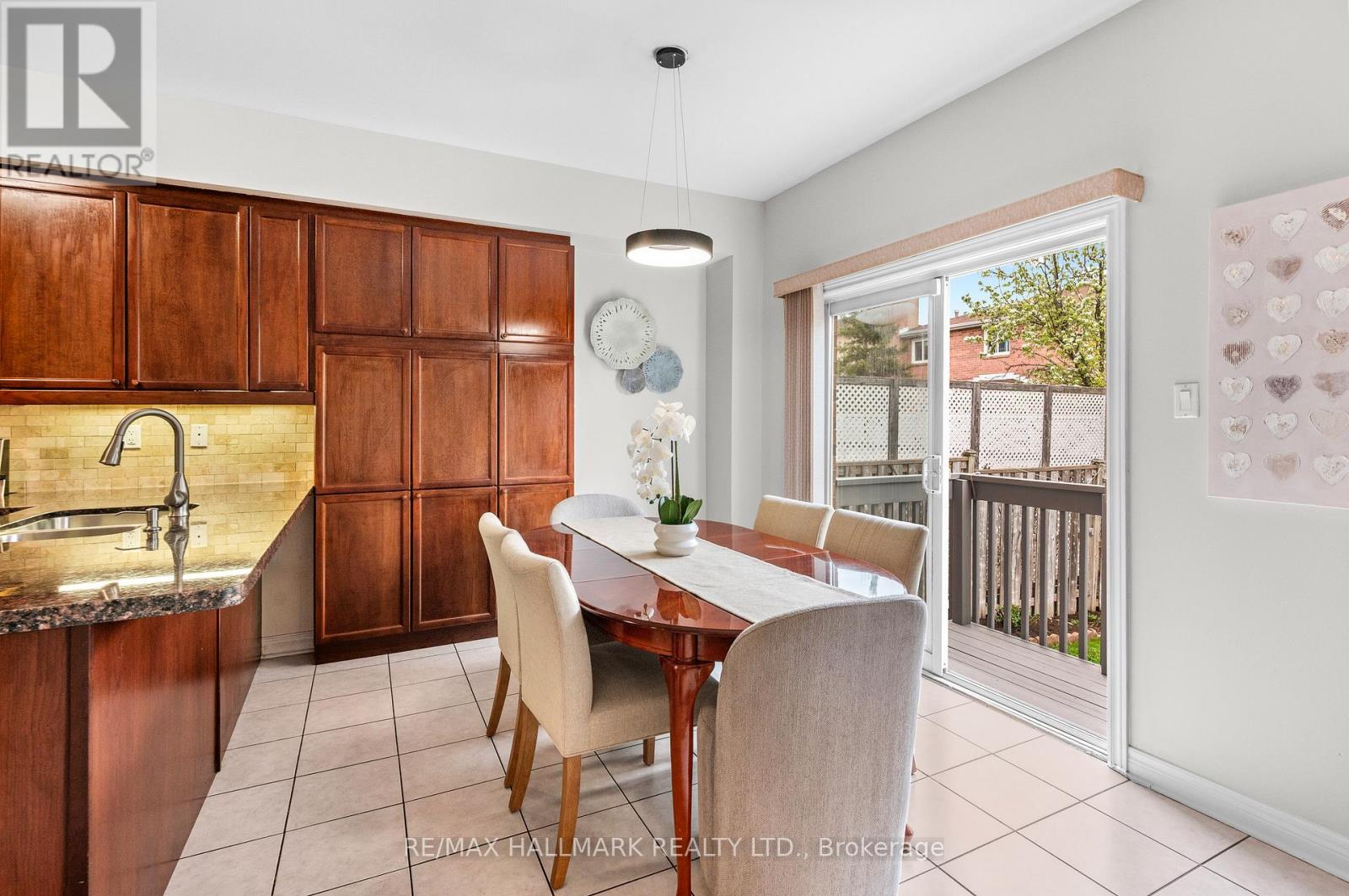 1530 Portsmouth Place, Mississauga, Ontario  L5M 7W1 - Photo 16 - W12133914