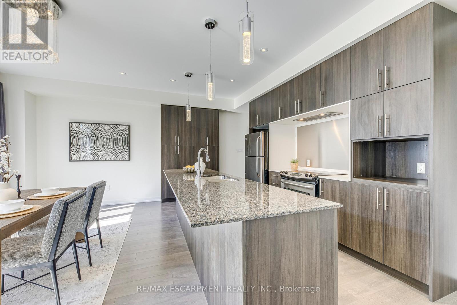 301 Squire Crescent, Oakville, Ontario  L6H 0L8 - Photo 16 - W12133928