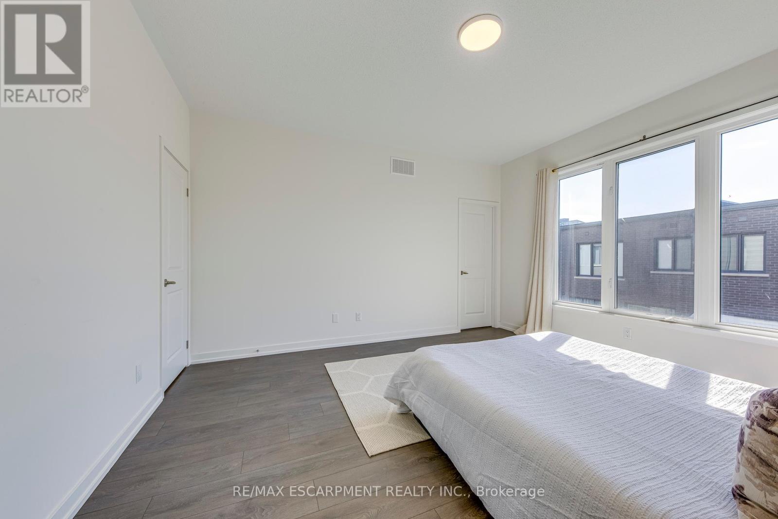 301 Squire Crescent, Oakville, Ontario  L6H 0L8 - Photo 32 - W12133928