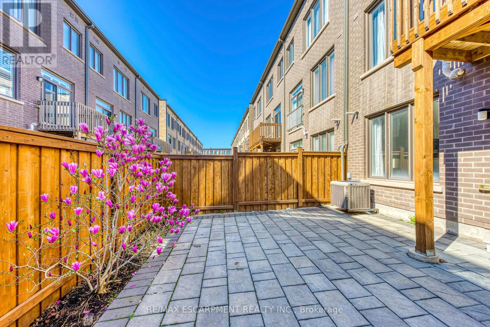 301 Squire Crescent, Oakville, Ontario  L6H 0L8 - Photo 48 - W12133928