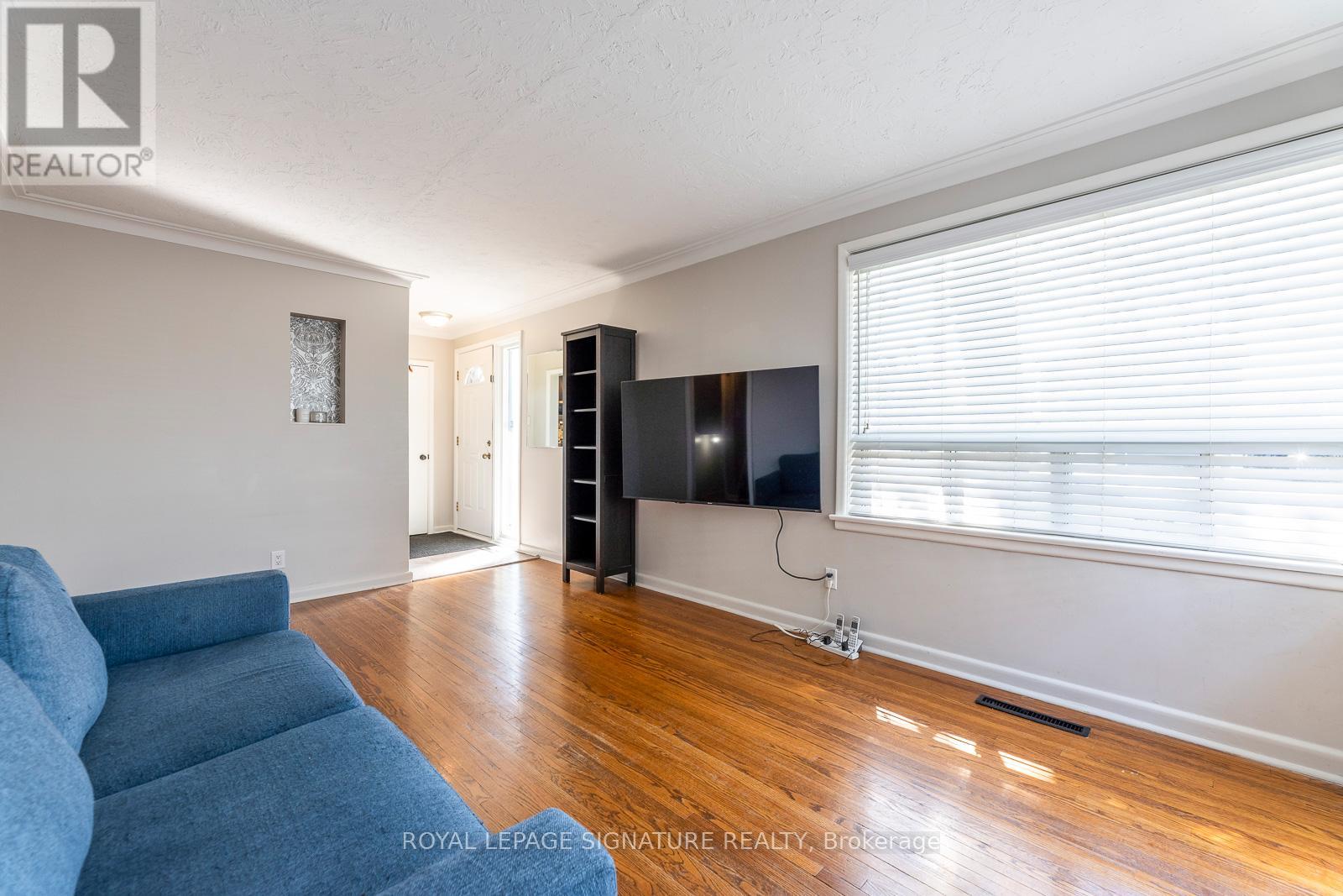 11 Coppermill Drive, Toronto, Ontario  M9W 3Z1 - Photo 11 - W12133994