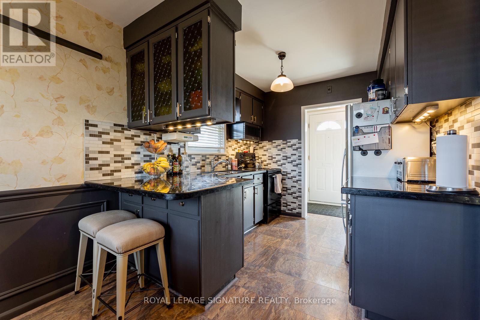 11 Coppermill Drive, Toronto, Ontario  M9W 3Z1 - Photo 15 - W12133994