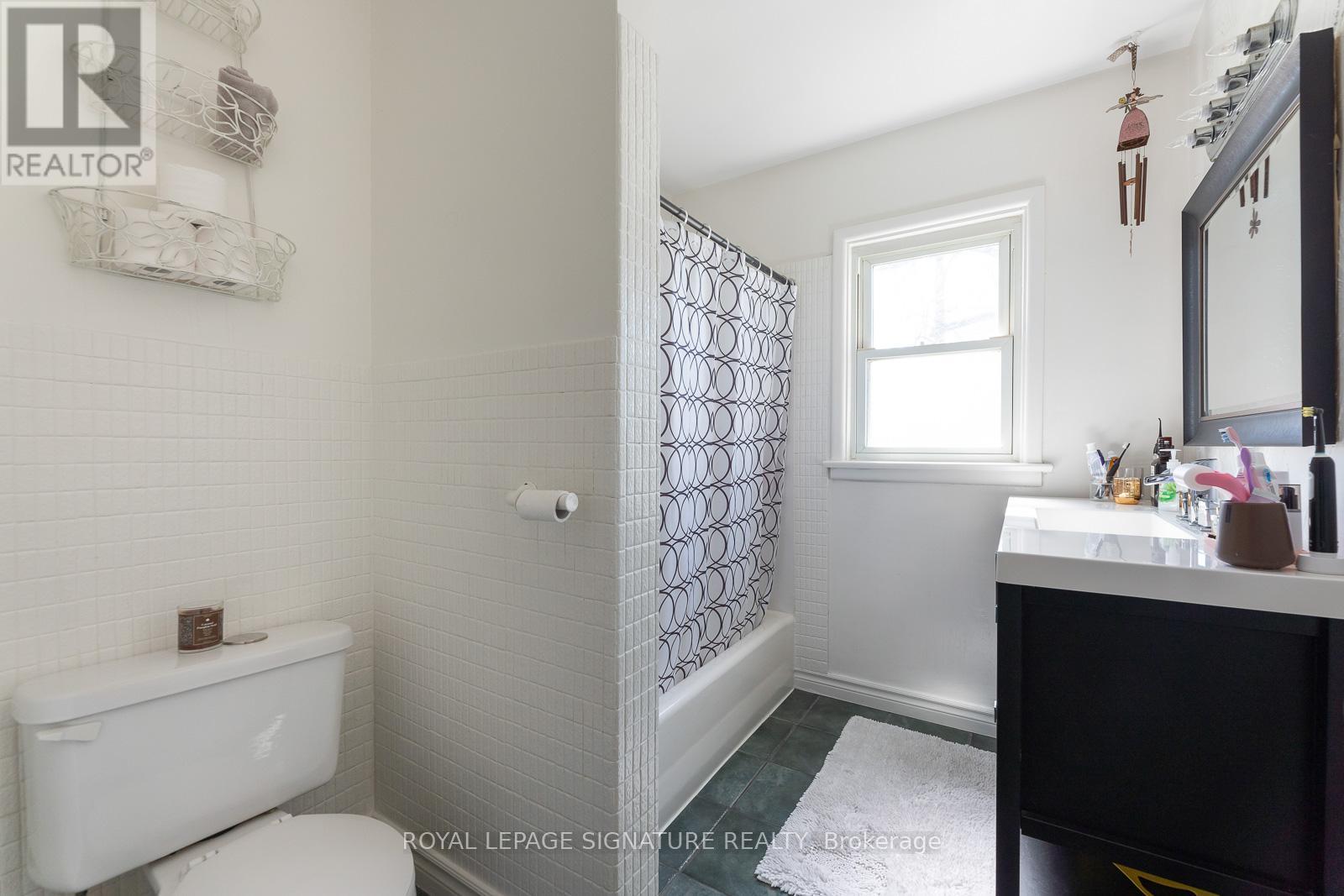 11 Coppermill Drive, Toronto, Ontario  M9W 3Z1 - Photo 20 - W12133994