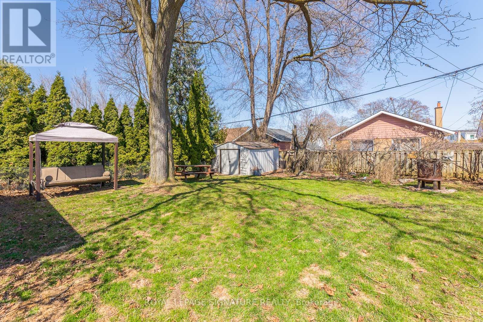 11 Coppermill Drive, Toronto, Ontario  M9W 3Z1 - Photo 7 - W12133994