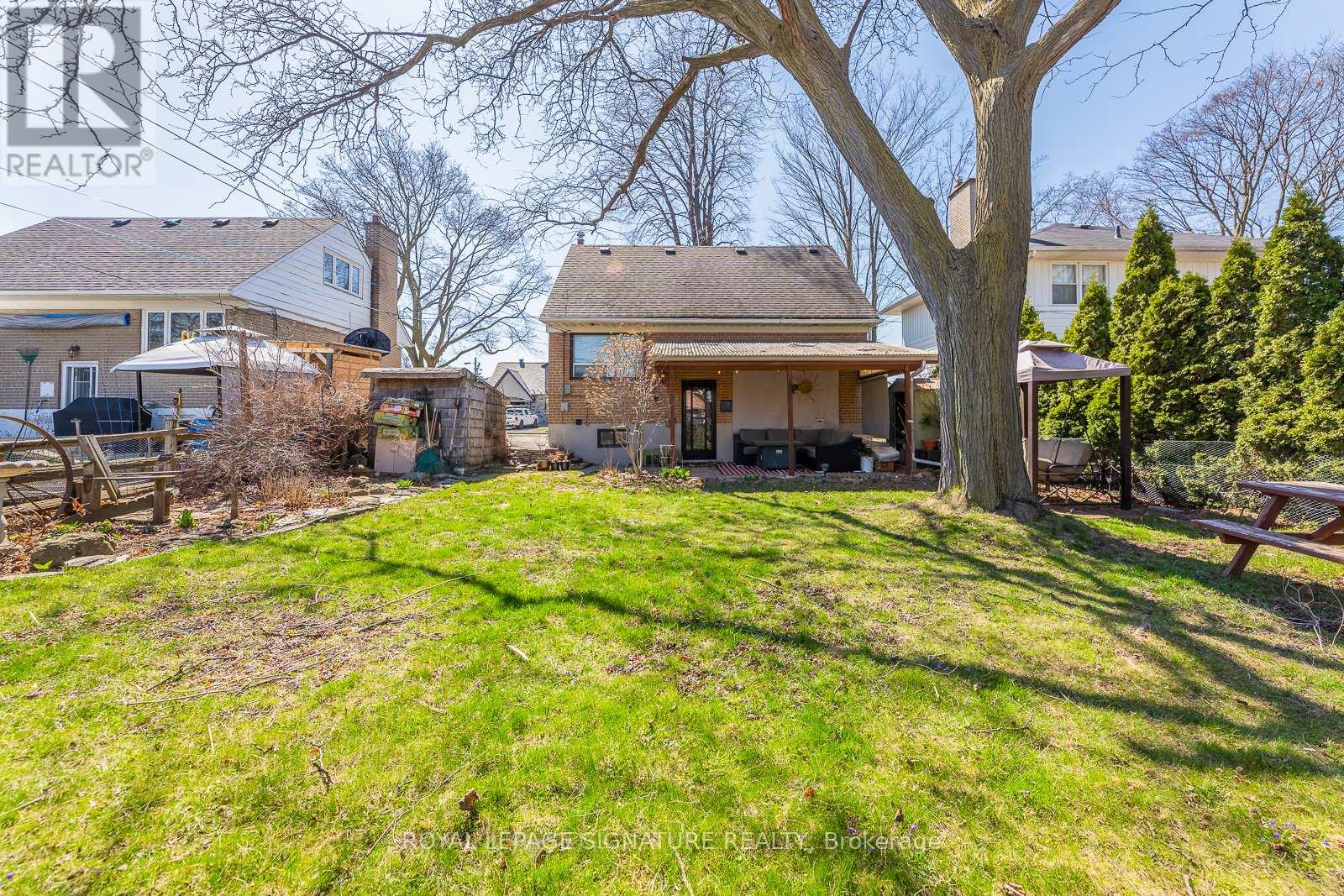 11 Coppermill Drive, Toronto, Ontario  M9W 3Z1 - Photo 8 - W12133994