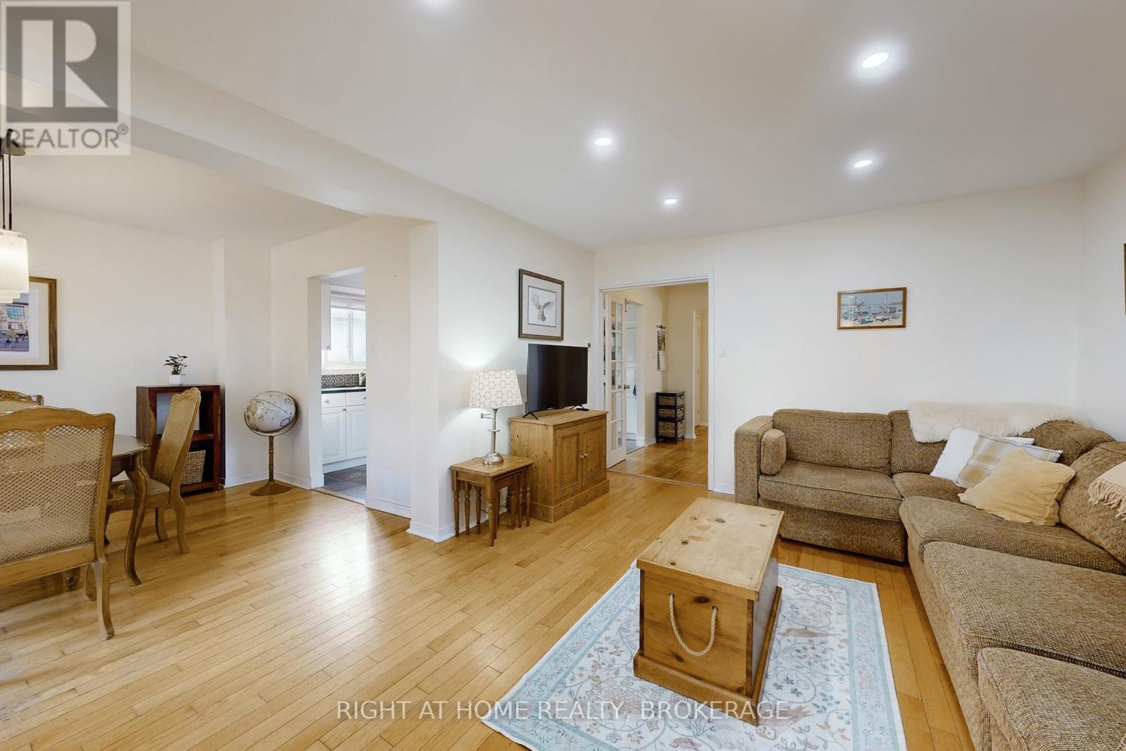 496 Tipperton Crescent, Oakville, Ontario  L6L 5C9 - Photo 7 - W12134010