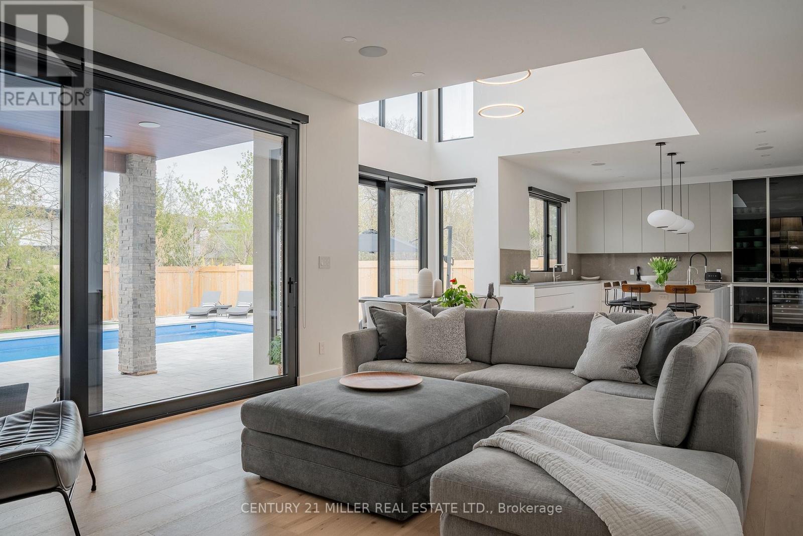 401 Sandlewood Road, Oakville, Ontario  L6L 3S1 - Photo 14 - W12134037