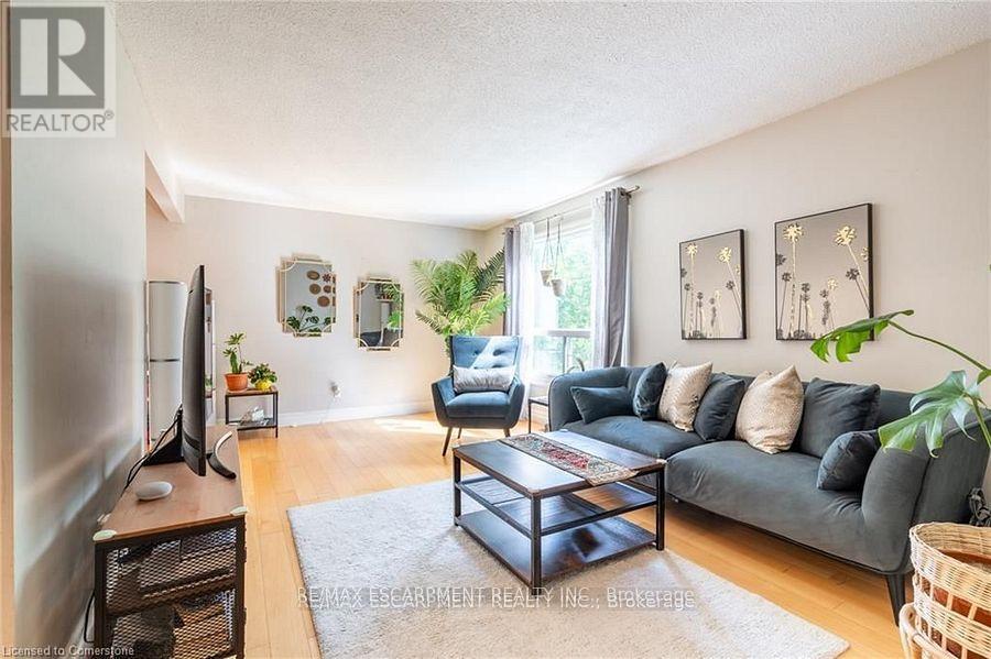 3 - 657 Francis Road, Burlington, Ontario  L7T 3X6 - Photo 11 - W12134097