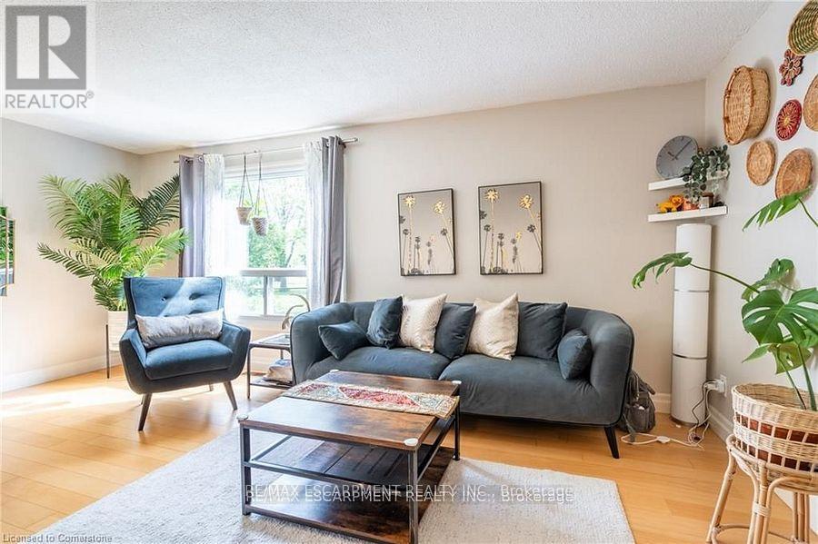 3 - 657 Francis Road, Burlington, Ontario  L7T 3X6 - Photo 12 - W12134097