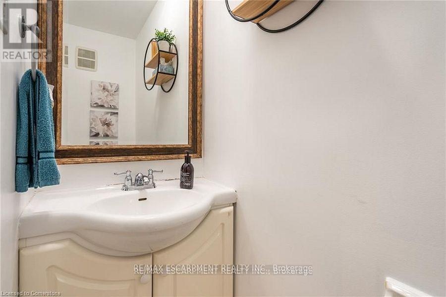 3 - 657 Francis Road, Burlington, Ontario  L7T 3X6 - Photo 33 - W12134097