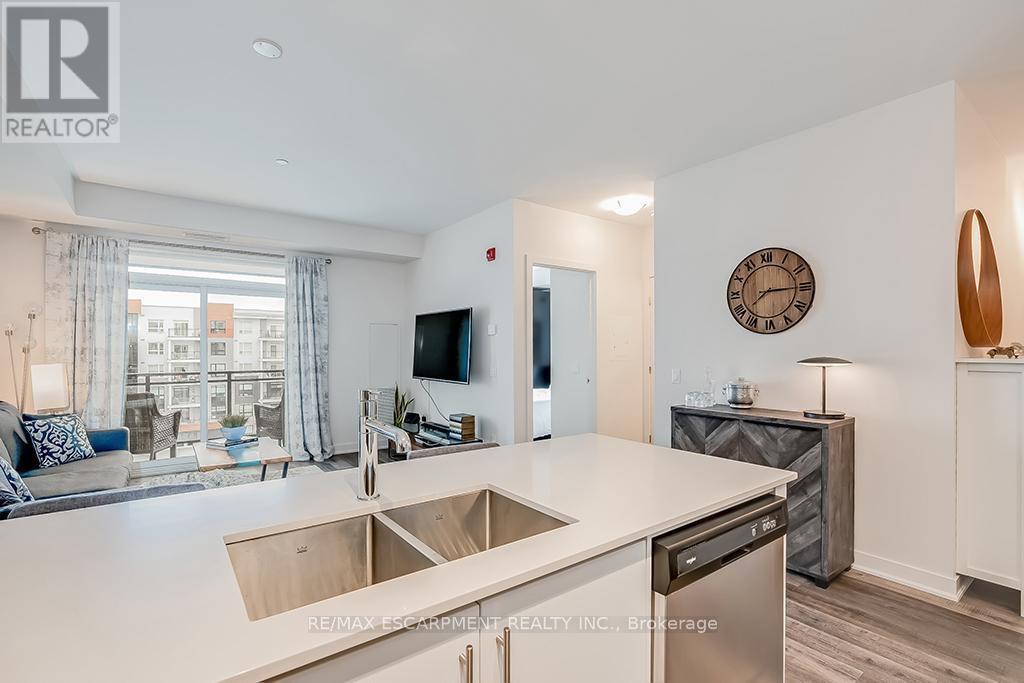 502 - 320 Plains Road E, Burlington, Ontario  L7T 0C1 - Photo 12 - W12134099
