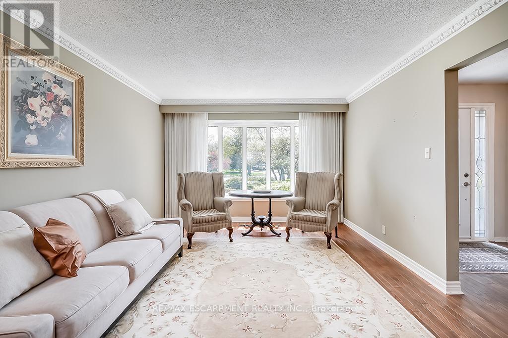 2347 Tweedsmuir Court, Burlington, Ontario  L7P 4K9 - Photo 11 - W12134111