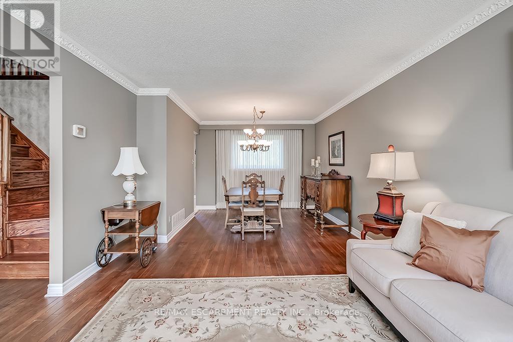 2347 Tweedsmuir Court, Burlington, Ontario  L7P 4K9 - Photo 13 - W12134111