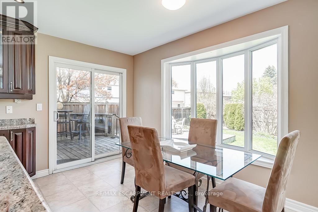 2347 Tweedsmuir Court, Burlington, Ontario  L7P 4K9 - Photo 19 - W12134111