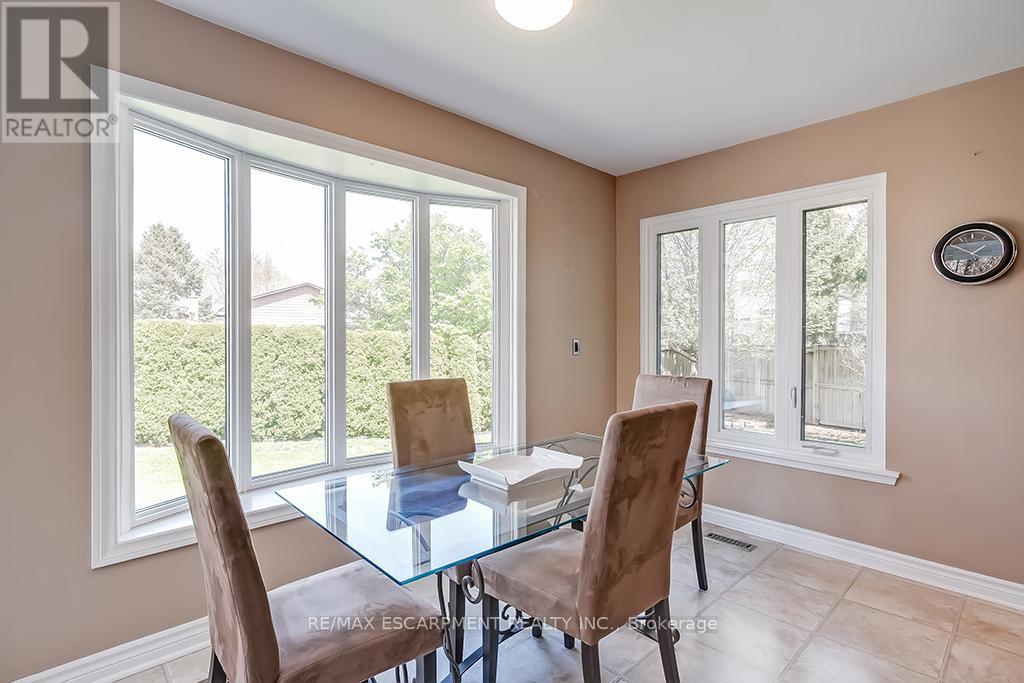 2347 Tweedsmuir Court, Burlington, Ontario  L7P 4K9 - Photo 20 - W12134111