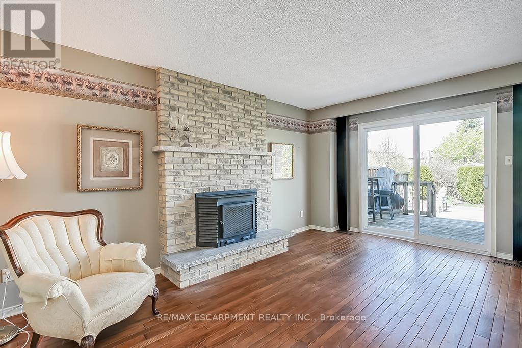 2347 Tweedsmuir Court, Burlington, Ontario  L7P 4K9 - Photo 21 - W12134111