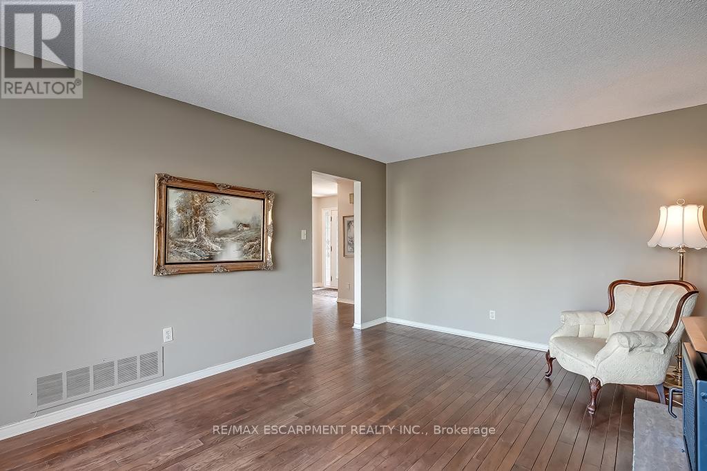 2347 Tweedsmuir Court, Burlington, Ontario  L7P 4K9 - Photo 22 - W12134111