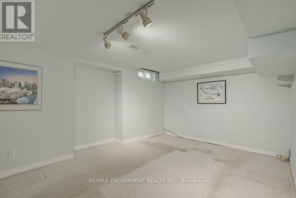2347 Tweedsmuir Court, Burlington, Ontario  L7P 4K9 - Photo 36 - W12134111